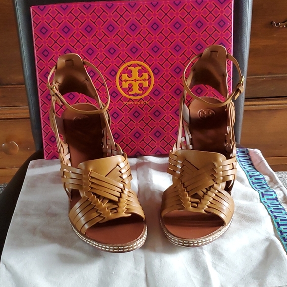 Tory Burch Shoes - Tory Burch Vegan Leather Sandals
